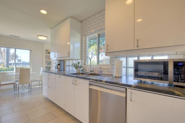 215 N Vulcan Drive, Encinitas, CA 92024