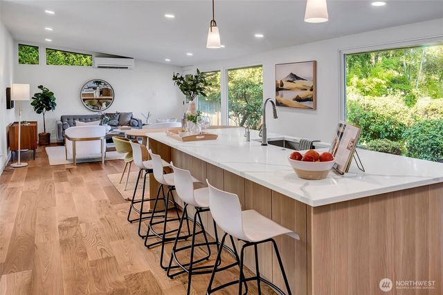 2434 73rd Avenue SE, Mercer Island, WA 98040