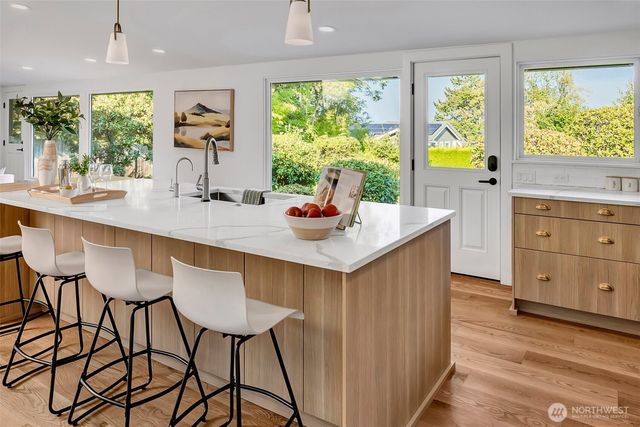 2434 73rd Avenue SE, Mercer Island, WA 98040