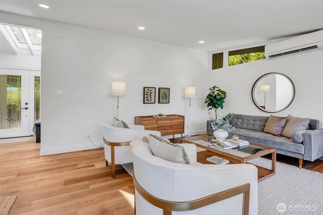 2434 73rd Avenue SE, Mercer Island, WA 98040