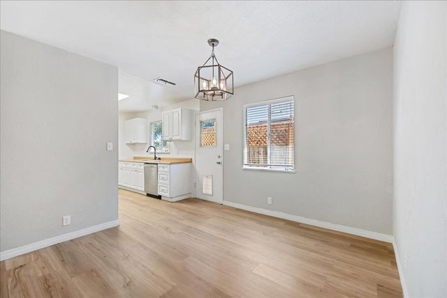 817 Oakland Ave, Roseville, CA 95678
