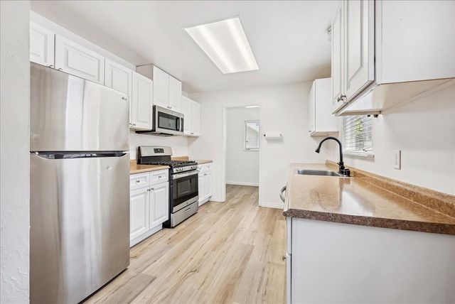 817 Oakland Ave, Roseville, CA 95678