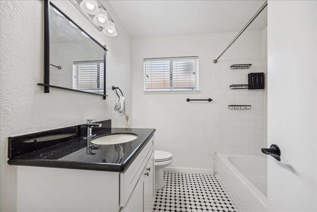 817 Oakland Ave, Roseville, CA 95678