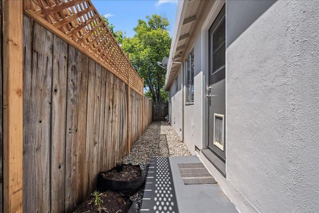 817 Oakland Ave, Roseville, CA 95678