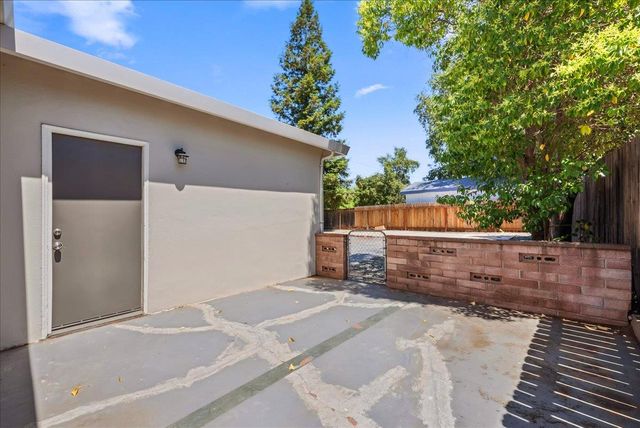817 Oakland Ave, Roseville, CA 95678