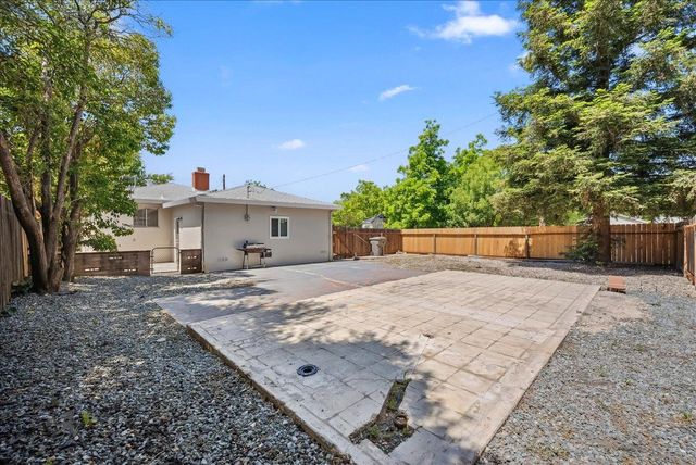 817 Oakland Ave, Roseville, CA 95678