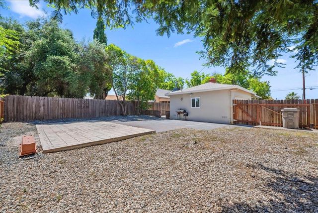 817 Oakland Ave, Roseville, CA 95678