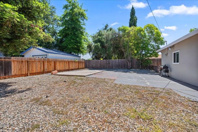 817 Oakland Ave, Roseville, CA 95678