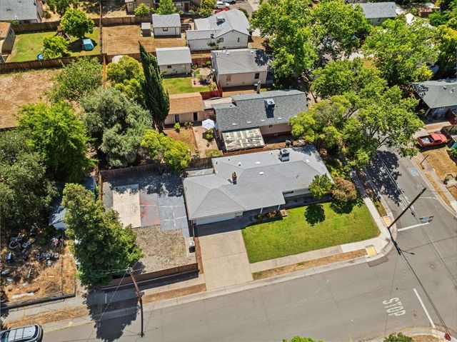 817 Oakland Ave, Roseville, CA 95678