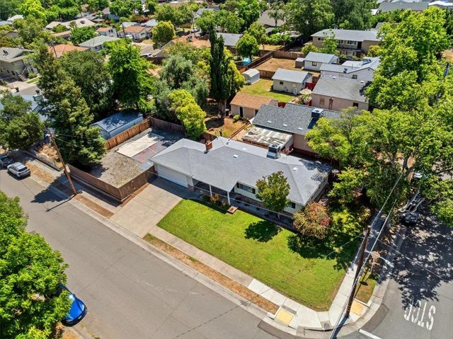 817 Oakland Ave, Roseville, CA 95678