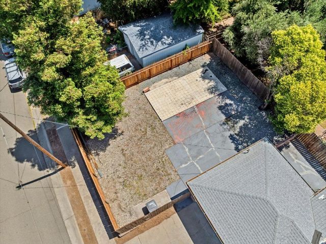 817 Oakland Ave, Roseville, CA 95678