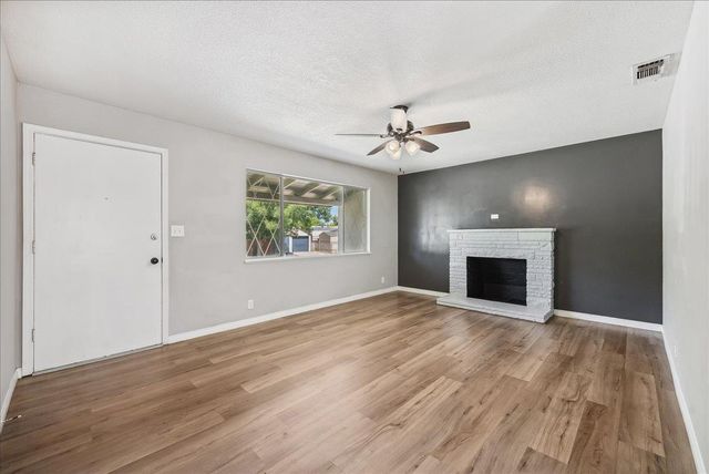 817 Oakland Ave, Roseville, CA 95678