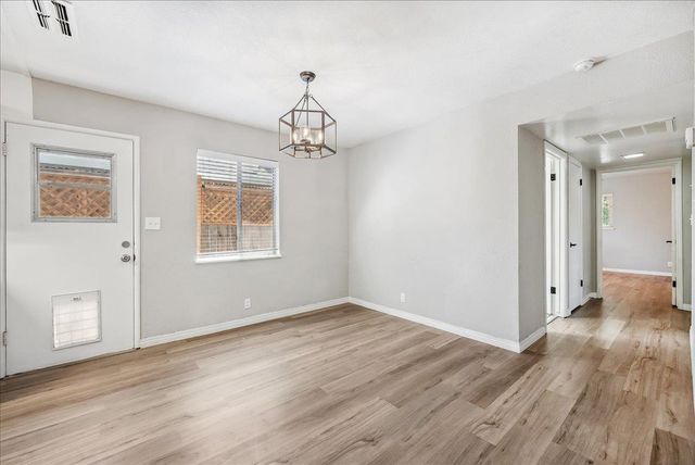 817 Oakland Ave, Roseville, CA 95678