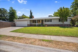 817 Oakland Ave, Roseville, CA 95678