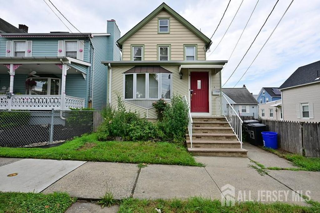 43 Christopher Street, Carteret, NJ 07008