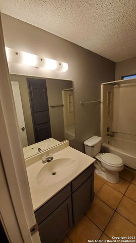4704 Oakfield Way, San Antonio, TX 78250