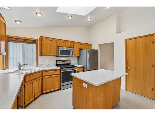 6886 Se REEDVILLE CREEK Dr, Hillsboro, OR 97123