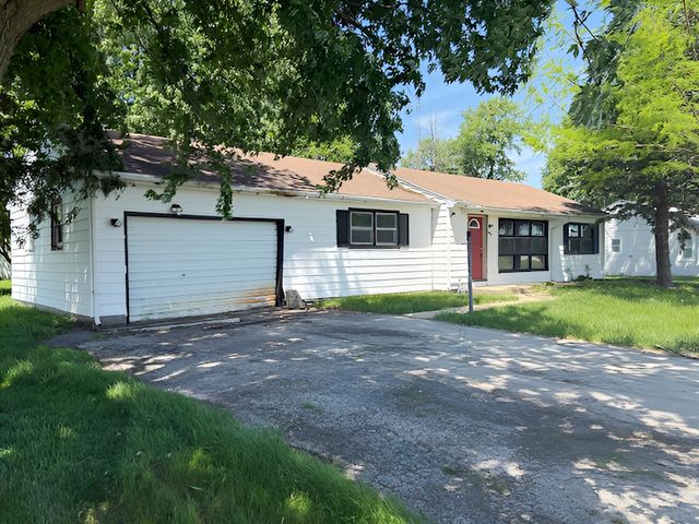 424 S 3000 W Road, Kankakee, IL 60901