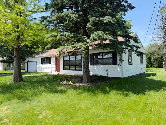 424 S 3000 W Road, Kankakee, IL 60901