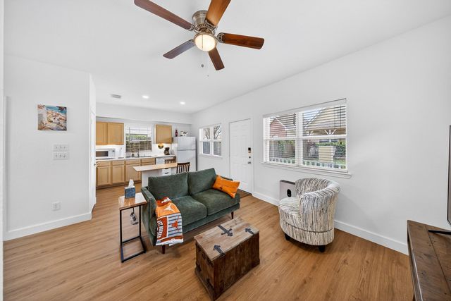 1318 Dennis Street, Houston, TX 77004