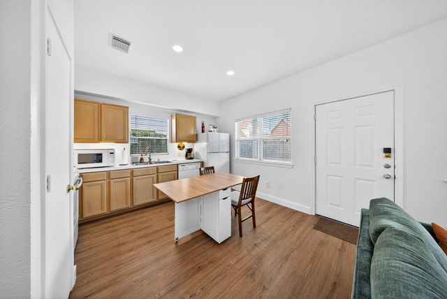 1318 Dennis Street, Houston, TX 77004