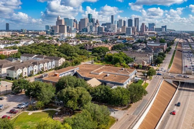 1318 Dennis Street, Houston, TX 77004