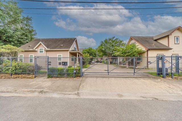 1318 Dennis Street, Houston, TX 77004