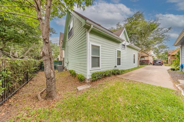 1318 Dennis Street, Houston, TX 77004