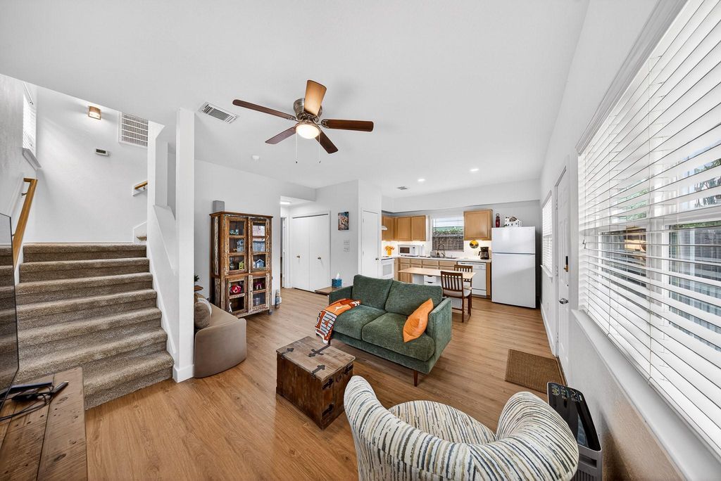 1318 Dennis Street, Houston, TX 77004