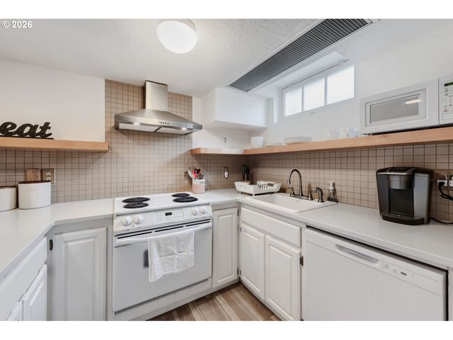 8545 Ne BEECH St, Portland, OR 97220