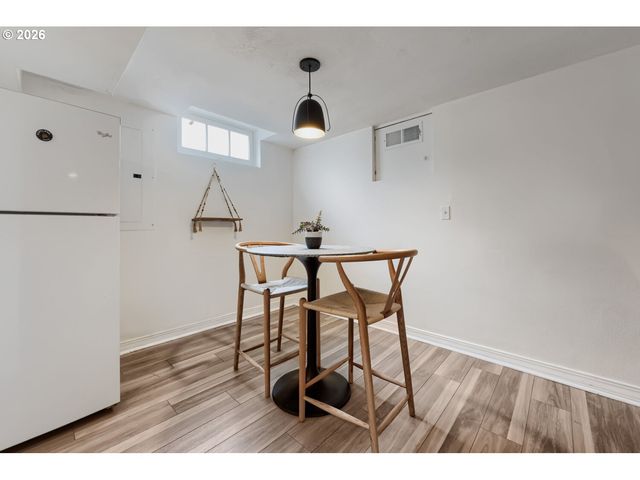 8545 Ne BEECH St, Portland, OR 97220
