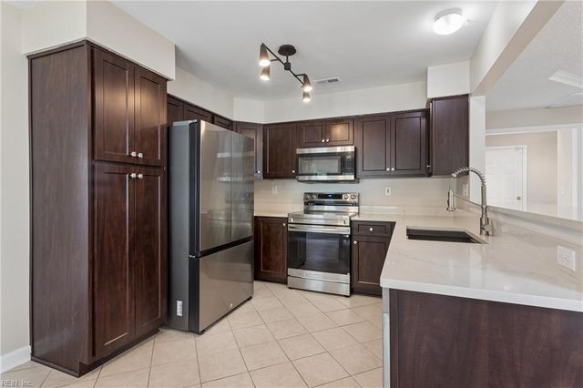 27 Wills WAY, Hampton, VA 23666