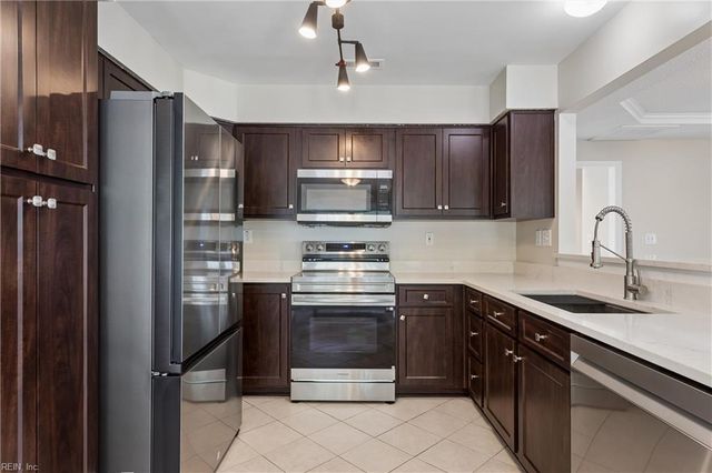 27 Wills WAY, Hampton, VA 23666