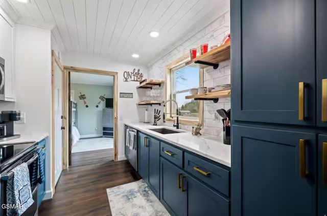 1448 Dover Lane, Dandridge, TN 37725