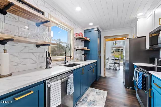 1448 Dover Lane, Dandridge, TN 37725