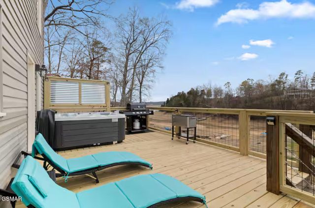 1448 Dover Lane, Dandridge, TN 37725