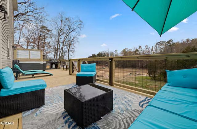 1448 Dover Lane, Dandridge, TN 37725