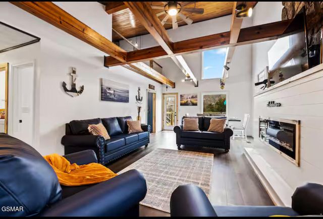 1448 Dover Lane, Dandridge, TN 37725