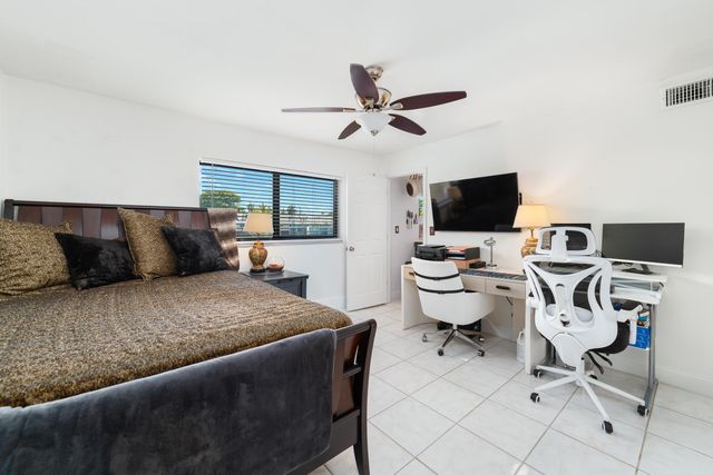 1351 NE 40th Place, Oakland Park, FL 33334