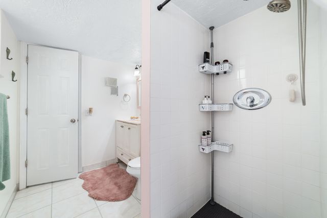 1351 NE 40th Place, Oakland Park, FL 33334