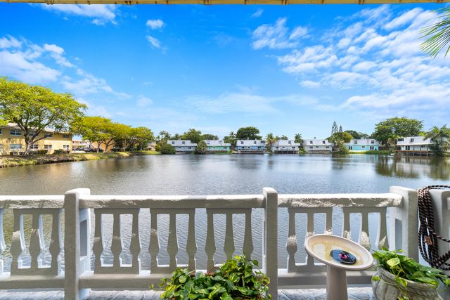 1351 NE 40th Place, Oakland Park, FL 33334