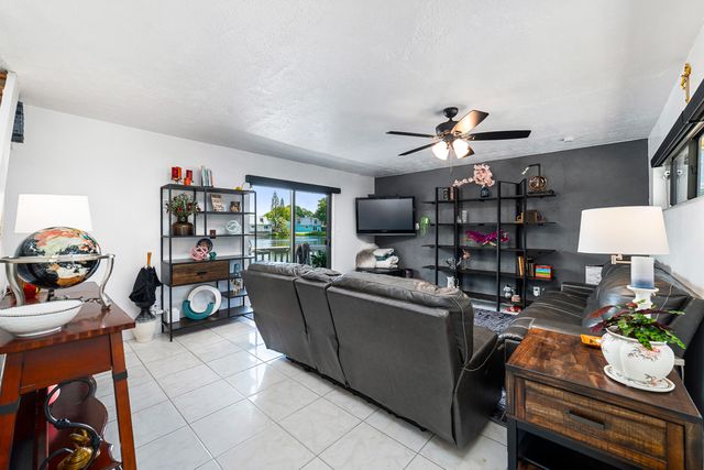 1351 NE 40th Place, Oakland Park, FL 33334