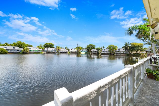 1351 NE 40th Place, Oakland Park, FL 33334