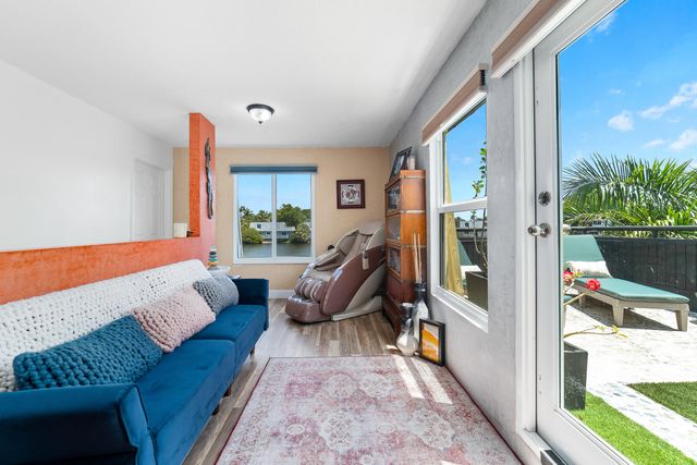 1351 NE 40th Place, Oakland Park, FL 33334