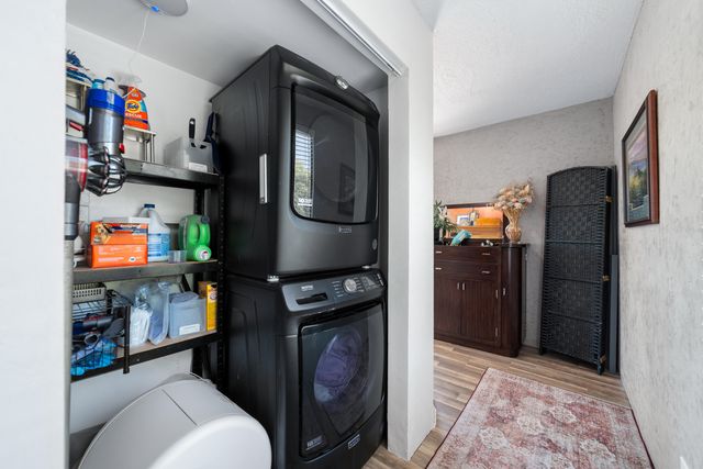 1351 NE 40th Place, Oakland Park, FL 33334