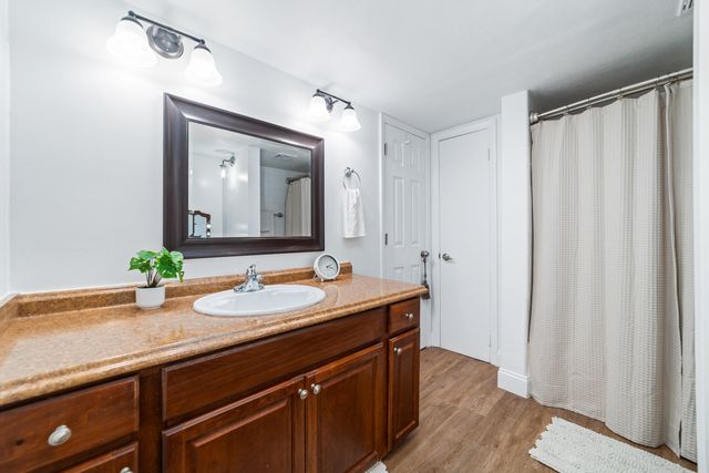 1351 NE 40th Place, Oakland Park, FL 33334
