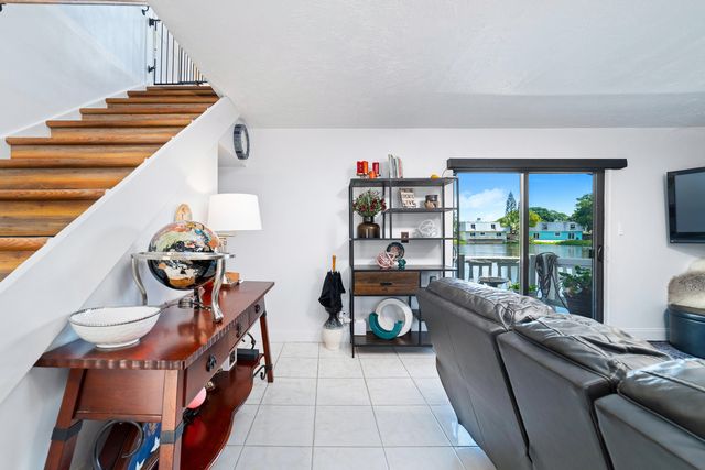 1351 NE 40th Place, Oakland Park, FL 33334