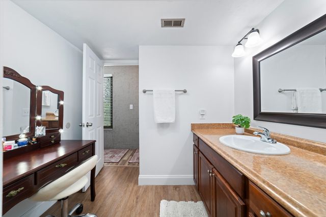 1351 NE 40th Place, Oakland Park, FL 33334