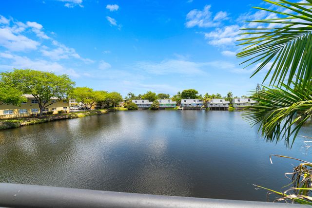 1351 NE 40th Place, Oakland Park, FL 33334