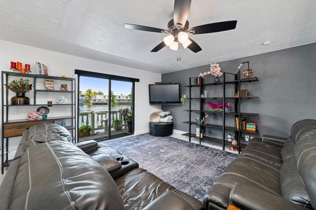 1351 NE 40th Place, Oakland Park, FL 33334